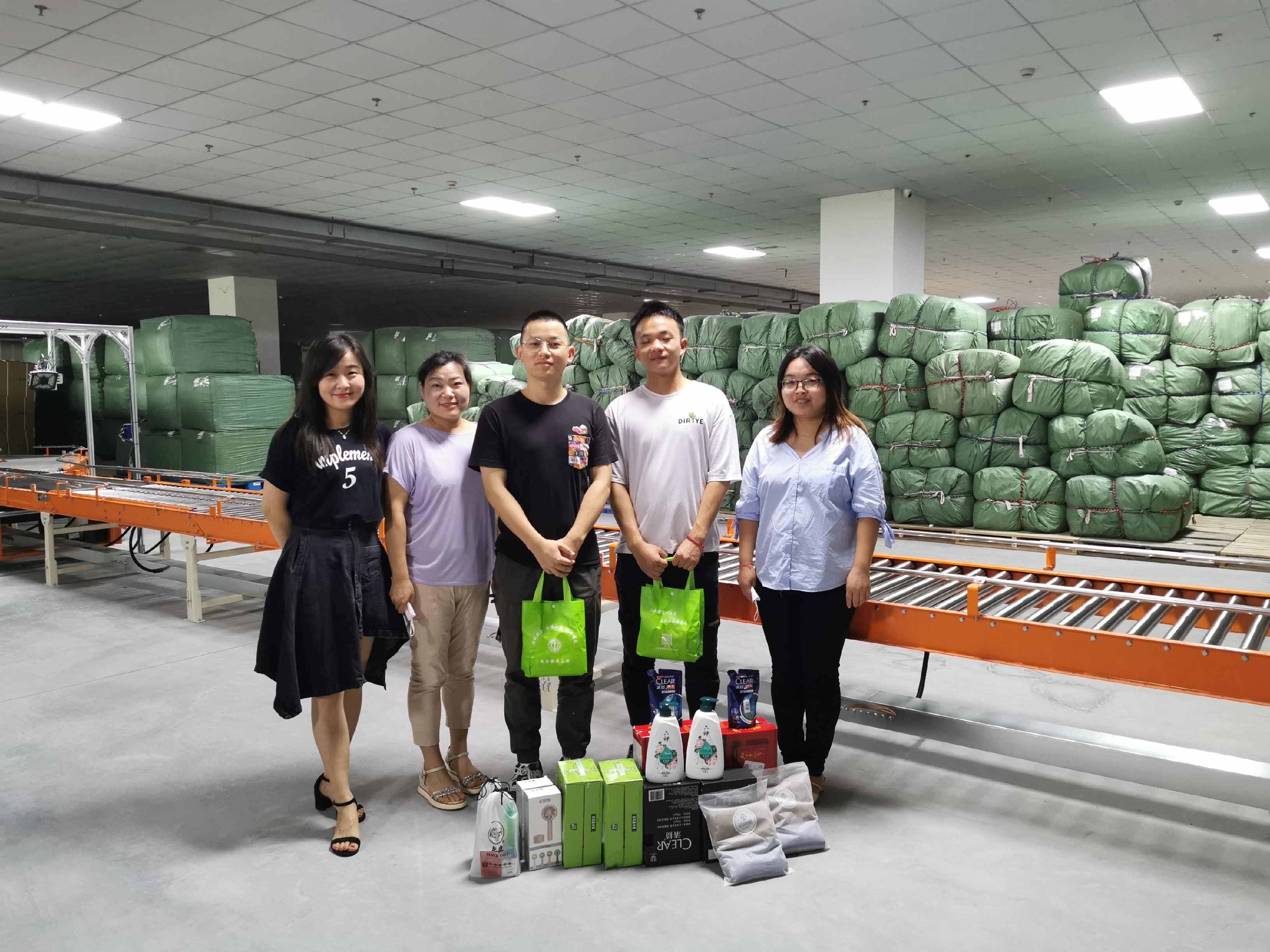 關(guān)愛(ài)職工 · 夏送清涼 | 寶開(kāi)工會(huì)赴一線送清涼，致敬高溫下的堅(jiān)守